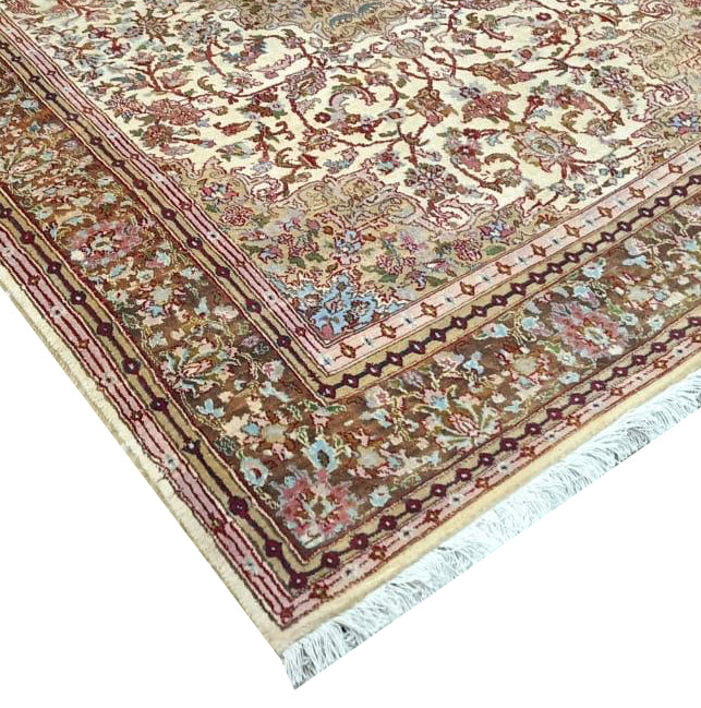 Exquisite Tabriz Persian Carpet – Hand-Knotted Elegance from Iran