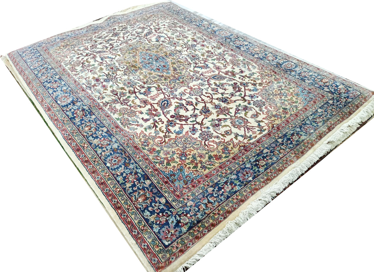 Luxurious Tabriz Carpet – Fine Persian Rug with Silk Highlights