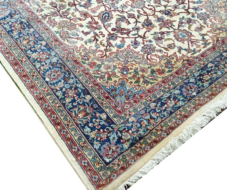 Luxurious Tabriz Carpet – Fine Persian Rug with Silk Highlights