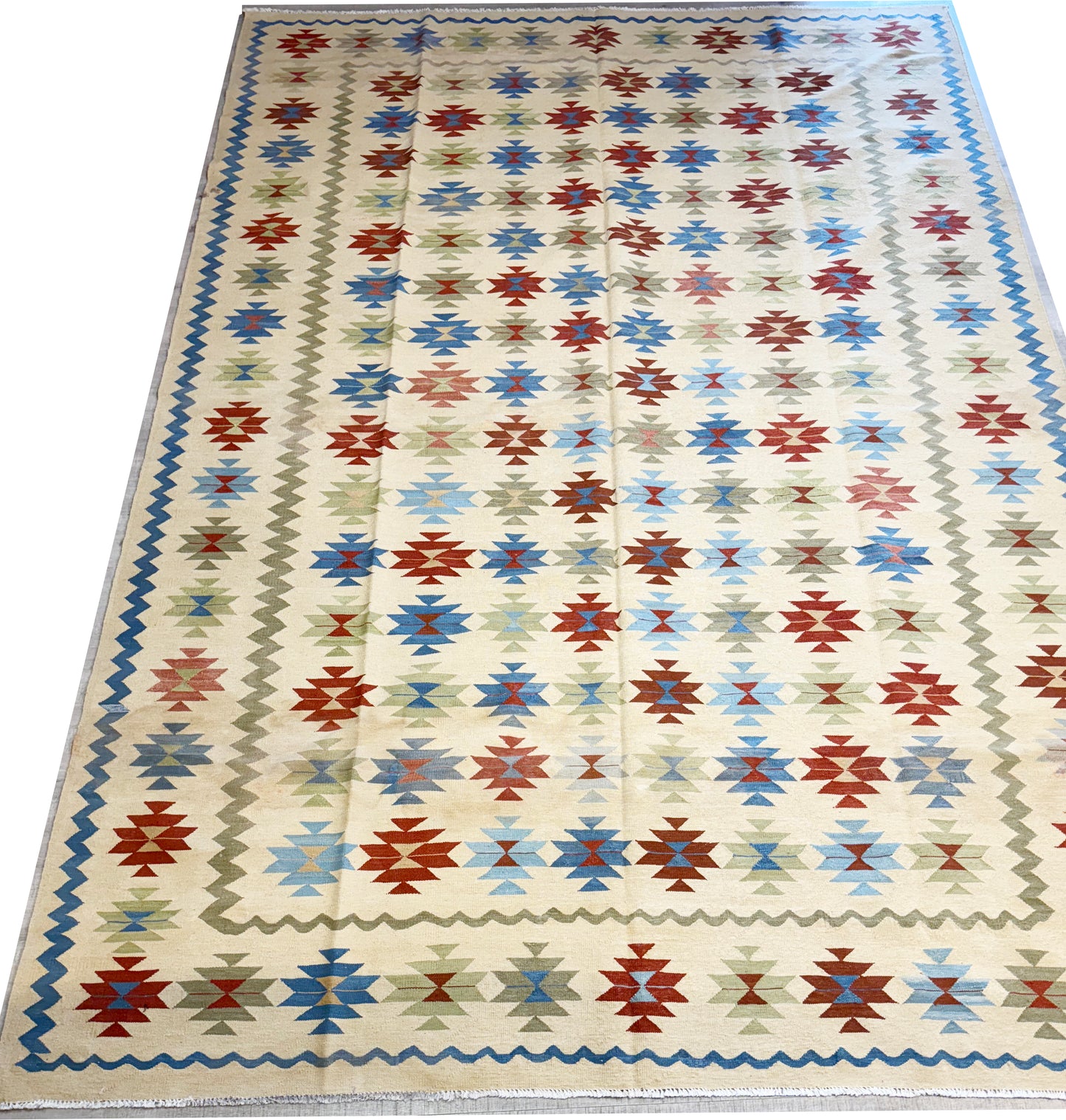 Reversible Pure Wool Kilim Carpet – Handwoven Excellence