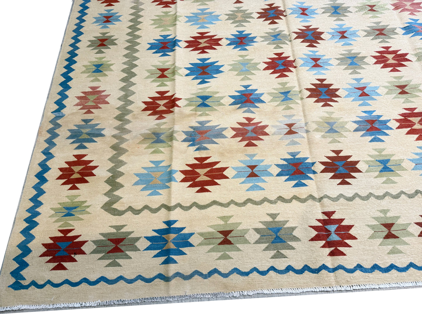 Reversible Pure Wool Kilim Carpet – Handwoven Excellence